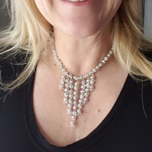 BEAUTIFUL AUSTRIAN CRYSTAL NECKLACE & EARRING SET